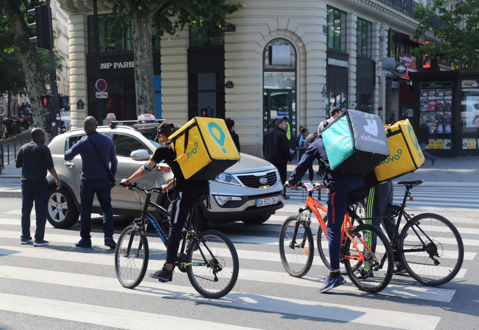 Glovo y Deliveroo acaparan el 72,2% de la cuota de mercado del <em>food delivery</em> en España. Foto: Getty Creative.