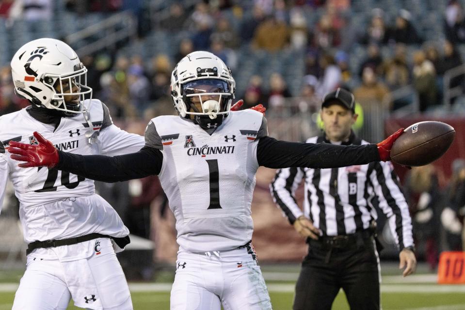 Cincinnati wide receiver Tre Tucker (1) celebrates after his touchdown in the first half of an NCAA college football game against Temple, Saturday, Nov. 19, 2022, in Philadelphia. (AP Photo/Laurence Kesterson)