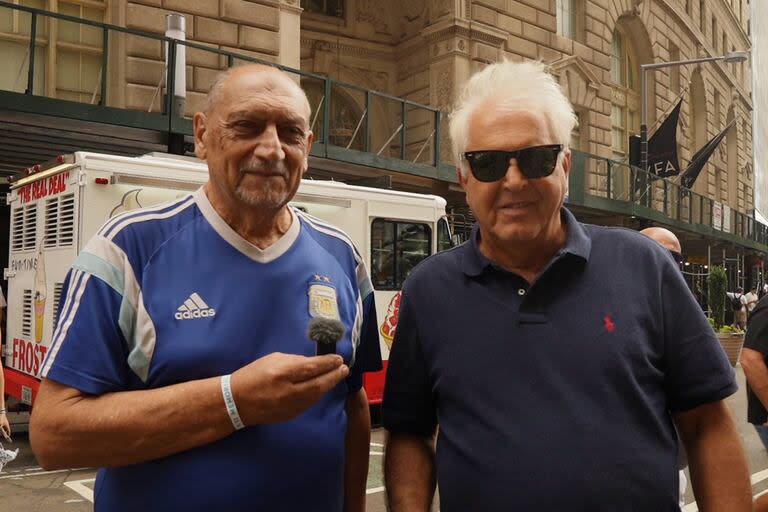 Argentinos pasean por las calles de Nueva York en la previa del partido del conjunto de Lionel Scaloni ante Chile