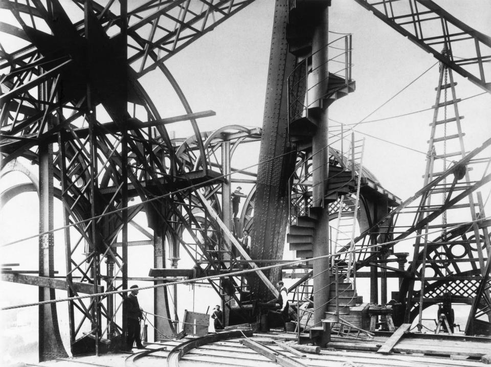 15 fotos poco conocidas de la construcción de la Torre Eiffel