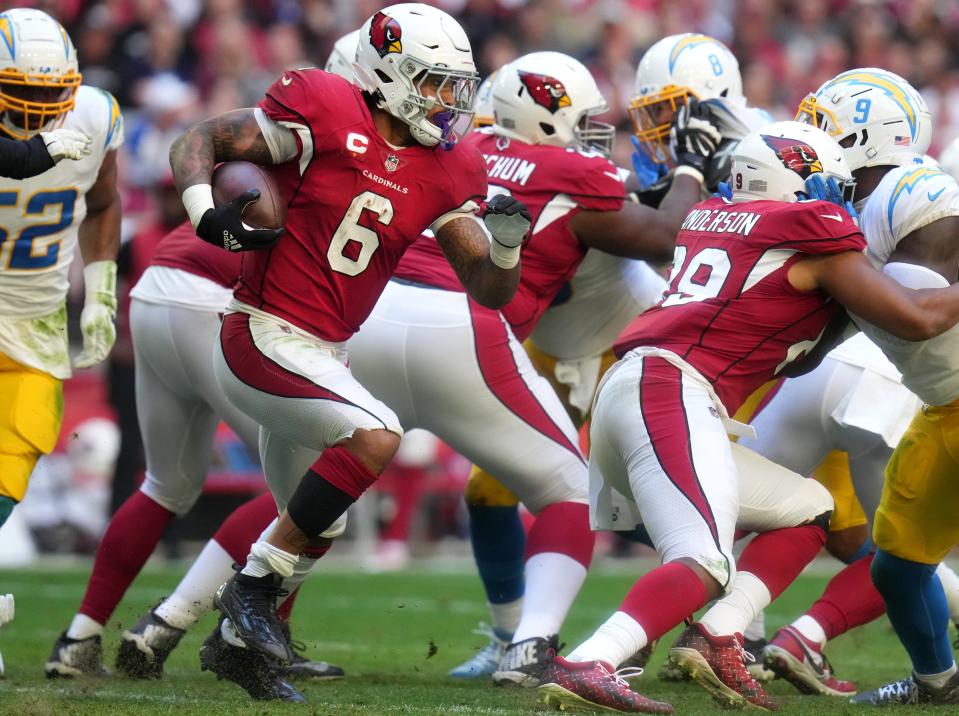 Nov 27, 2022; Glendale, AZ, USA; Arizona Cardinals running back James Conner (6) carries the ball during the first half against the Los Angeles Chargers at State Farm Stadium. Mandatory Credit: Joe Rondone-USA TODAY Sports