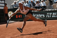 Jessica Pegula of the U.S.reaches for the ball as she plays Poland's Iga Swiatek during their quarterfinal match of the French Open tennis tournament at the Roland Garros stadium Wednesday, June 1, 2022 in Paris. (AP Photo/Thibault Camus)