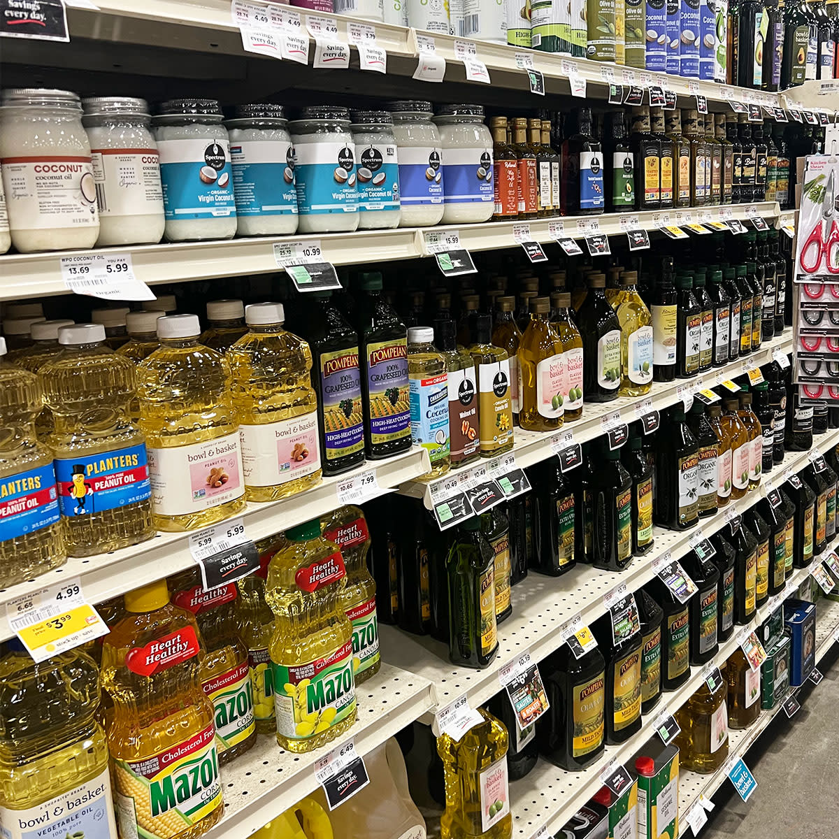 cooking oil shelves at grocery store