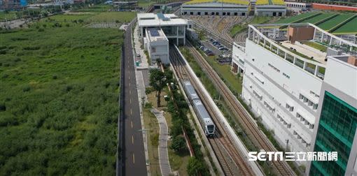  台中捷運最快今年底通車試營運，車廂打造成繽紛的馬卡龍色。（圖／資料照）