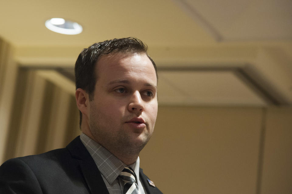 Attorneys for Josh Duggar file motions to dismiss child pornography case. 