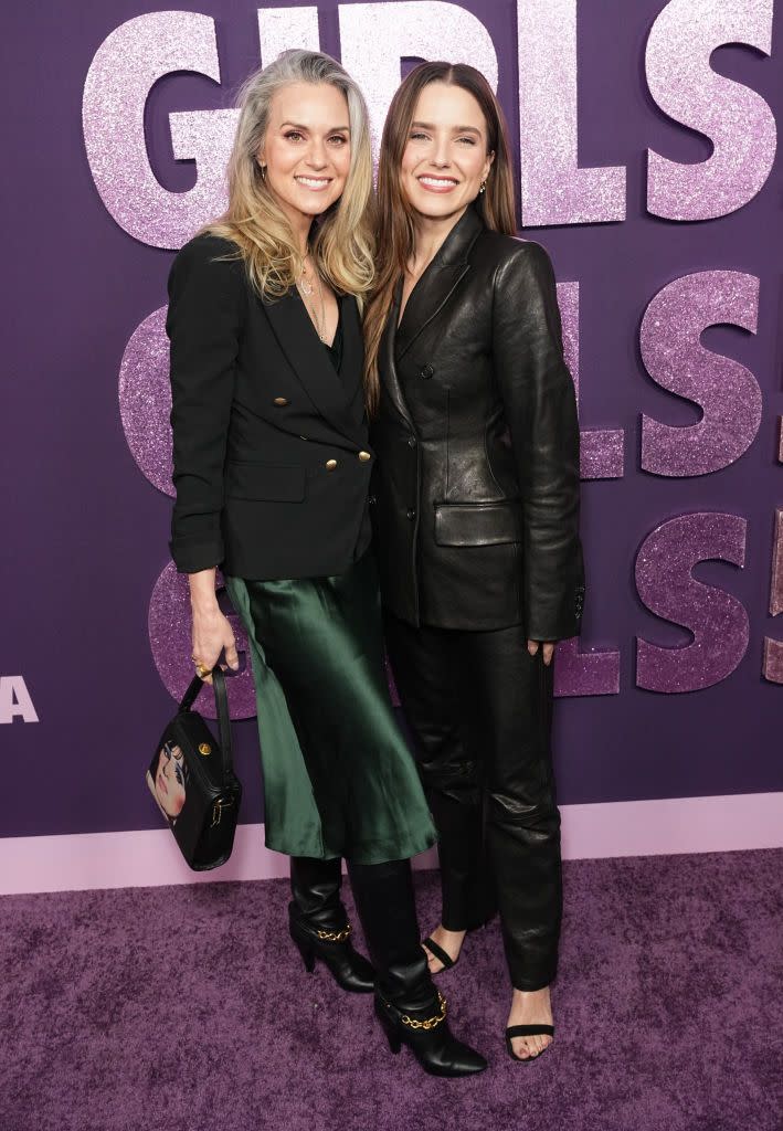 hilarie burton and sophia bush reunite at girls5eva season 3 premiere