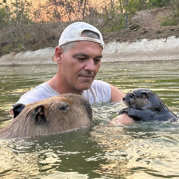 Frank Cuesta vive en su santuario de animales en Tailandia