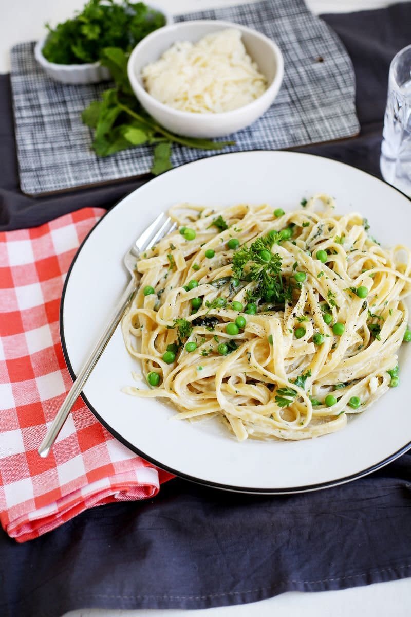 <strong>Get the <a href="http://www.abeautifulmess.com/2014/08/creamy-pea-fresh-herb-fettuccine.html" target="_blank">Creamy Pea and Fresh Herb Fettuccine recipe</a> from A Beautiful Mess</strong>