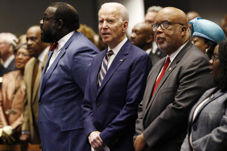 Democratic presidential candidate and former Vice President Joe Biden, center, and U.S. Rep. Bennie Thompson, D-Miss., sing during services at New Hope Baptist Church, Sunday, March 8, 2020, in Jackson, Miss. (AP Photo/Rogelio V. Solis)