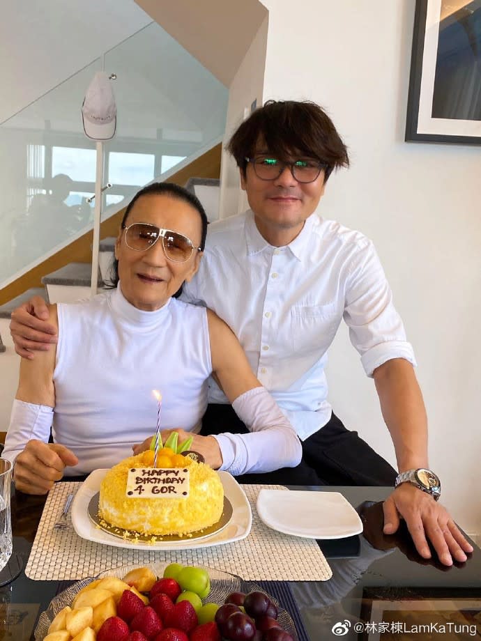 港星林家棟和謝賢開心慶祝84歲大壽。（圖/翻攝自林家棟微博）