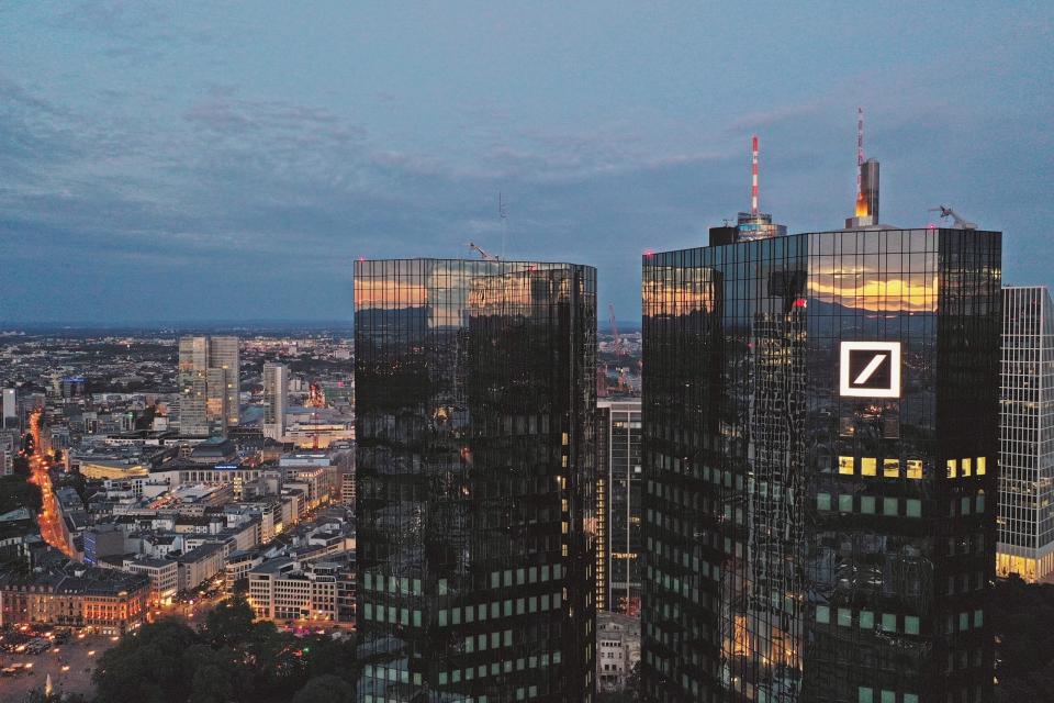 Neue Wege: Die Deutsche Bank ist seit Jahren in einem Umbau-Prozess. - Copyright: picture alliance / Daniel Kubirski | Daniel Kubirski