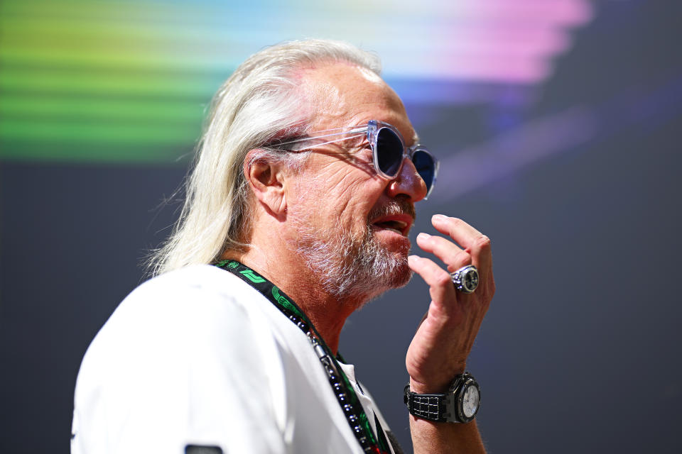 Robert Geiss aus dem Profil mit Sonnenbrille beim F1 Grand Prix in Abu Dhabi