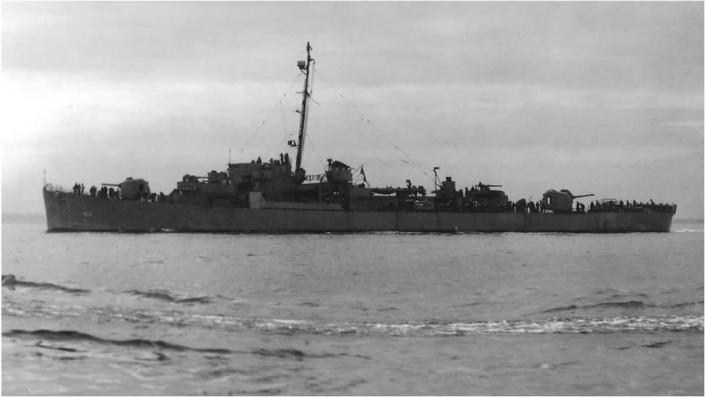 USS Samuel B Robert قبل از غرق شدن