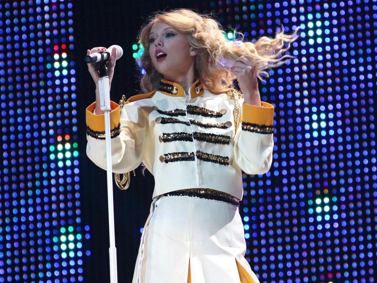 Taylor Swift performs during the Fearless Tour at Madison Square Garden on August 27, 2009 in New York City.
