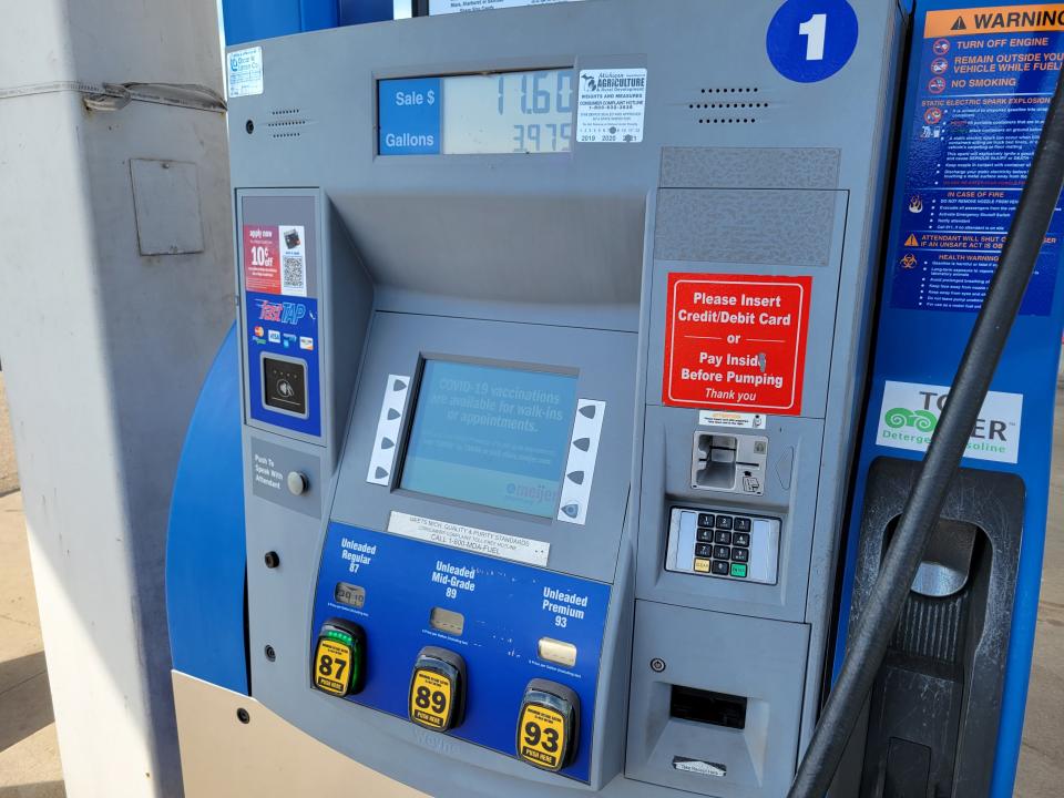 Gasoline prices in Michigan dropped 7 cents per gallon in the past week.