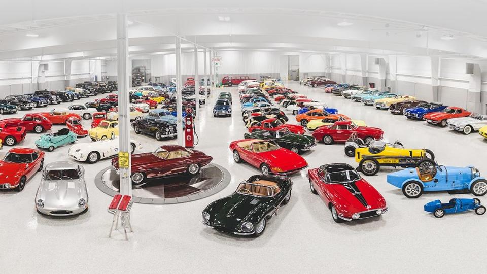 a large room full of cars