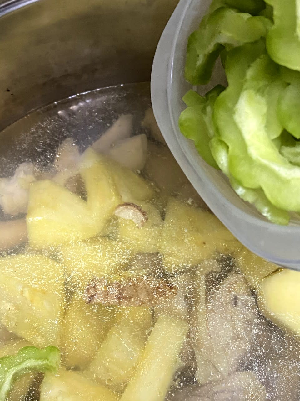 三餸一湯食譜│夏日清涼晚餐！麻辣牛筋/紙包牛油蜆/鳯梨苦瓜雞湯/台式地瓜圓