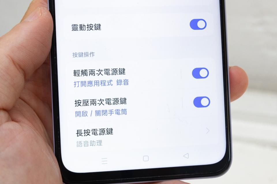 realme 12+ 5G、realme 12 5G接續在台推出，同樣搭載名錶設計與電影人像拍攝功能