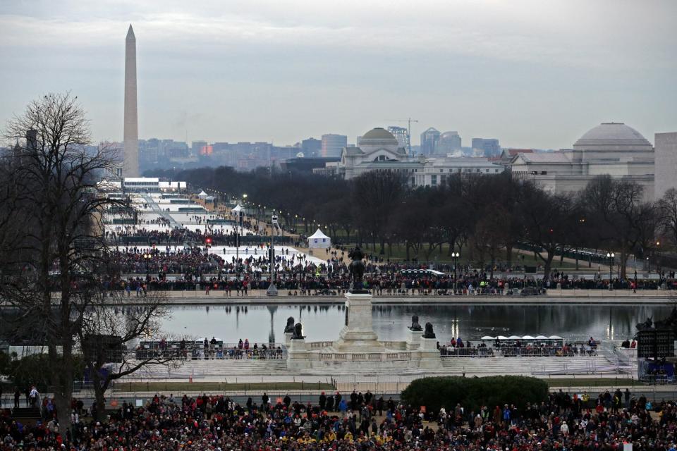 <p>Die Anhänger Trumps versammeln sich am frühen Morgen (Bild: Getty Images) </p>