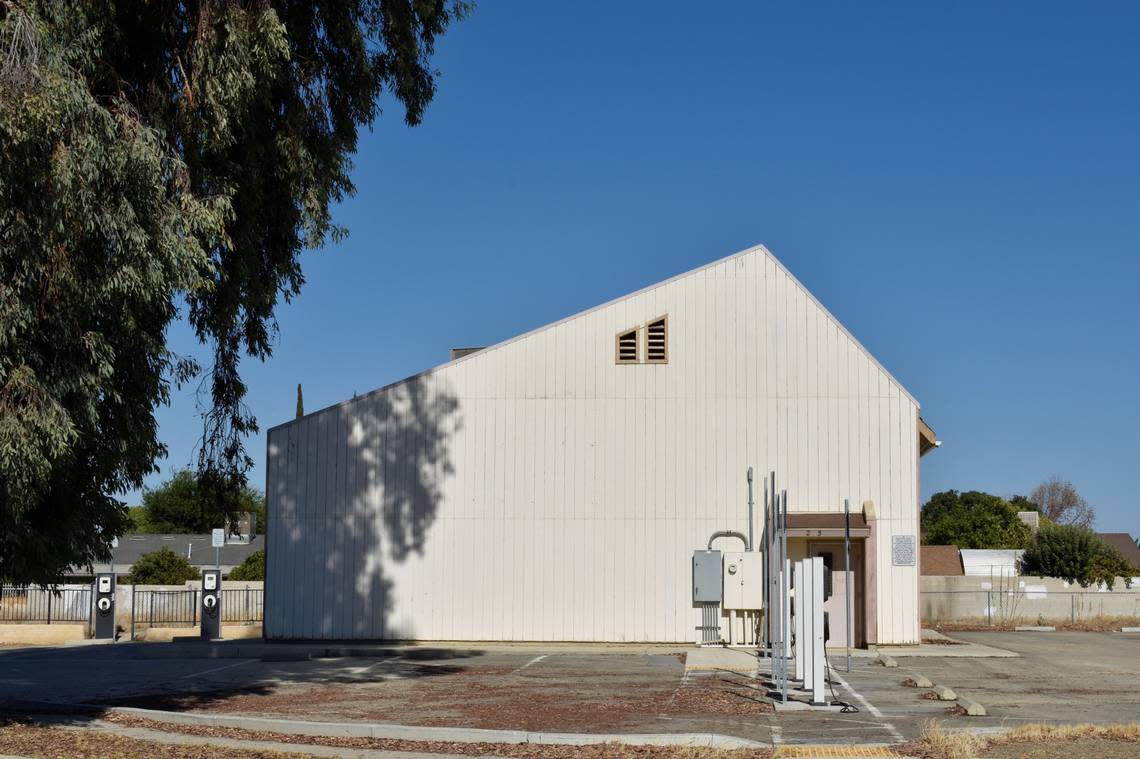 An old, abandoned, county-administered building sits in the middle of Cantua Creek, an unincorporated community in Fresno County. The tree in the public parking lot is the largest around and the only one that provides a patch of shade wide enough for the community to find relief from triple-digit heat.