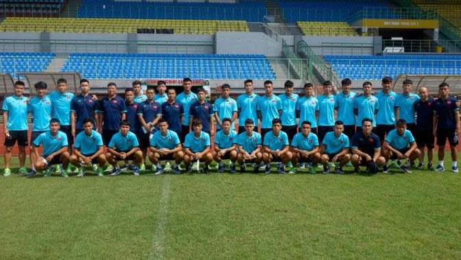Timnas Vietnam U-19 menjajal Stadion Patriot Candrabhaga, Bekasi, pada Kamis (30/6/2022). (dok. VFF)