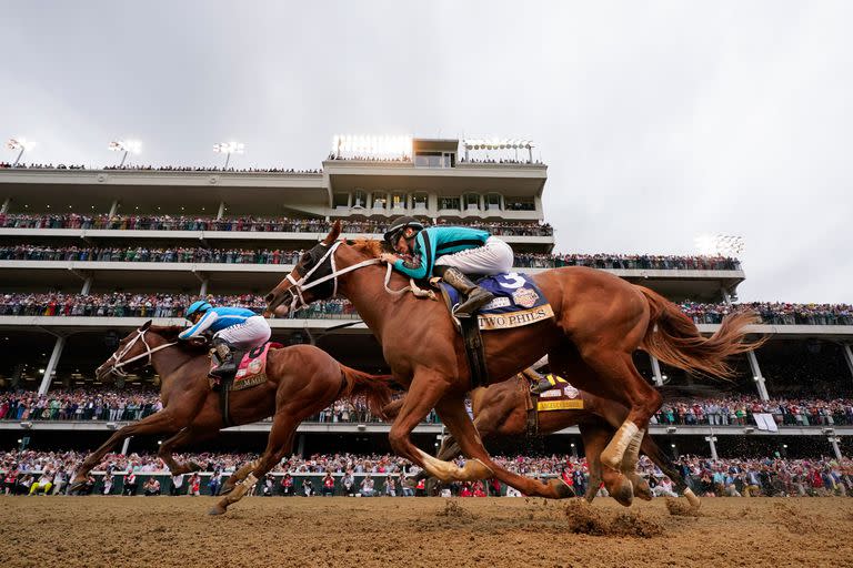 Mage (8), montado por el venezolano Javier Castellano, ganó la 149a edición del Kentucky Derby, en Churchill Downs.