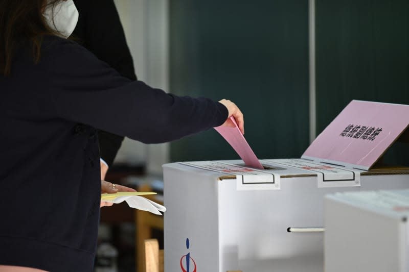 A woman throws a ballot paper into a ballot box at a polling station during the 2024 Taiwanese General Election. Taiwan elects a new president and a new parliament. Johannes Neudecker/dpa