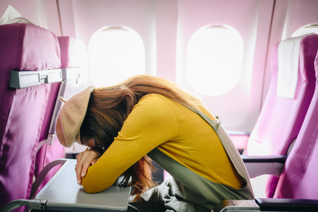 Die beste Schlafposition im Flugzeug? Für viele nur schwer zu finden (Symbolbild: Getty)