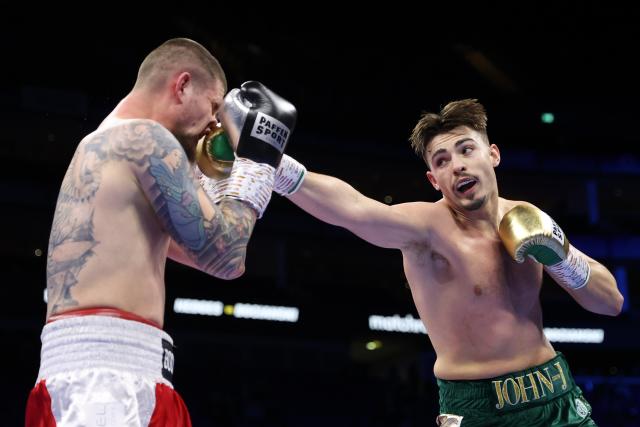 John Hedges (right) outpointed Daniel Bocianski in a light-heavyweight bout (Getty Images)