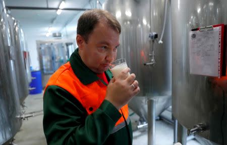 Chief brewer Alexei Saburov samples beer at the Melody Brew brewery in Polevskoy, Russia June 19, 2018. Picture taken June 19, 2018. REUTERS/Andrew Couldridge