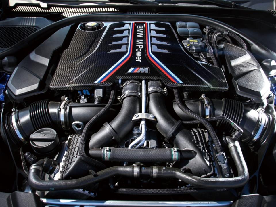 4.4升TwinPower Turbo V型8汽缸引擎，提供高達600hp/76.5kgm的強悍動力，讓M5自靜止加速至時速100km/h在3.4秒內完成。
