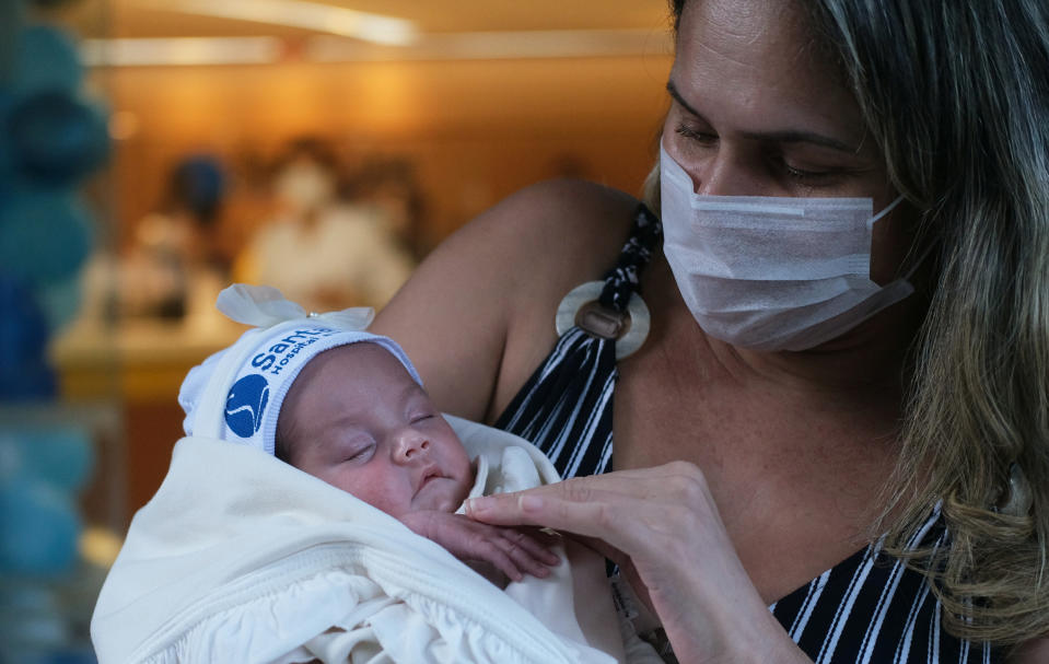 Die brasilianische Krankenschwester Rusia Goes brachte ihre Tochter während einer schweren Covid-Erkrankung vorzeitig zur Welt (Bild: Reuters/Ricardo Moraes)