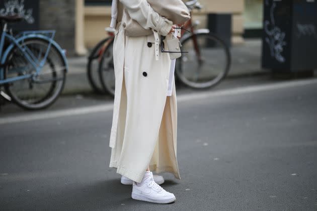 Lou Beyer wearing beige Bottega Veneta leather bag, white Nike Air Force 1 sneakers and beige Acne Studios trenchcoat on March 25 in Cologne, Germany. (Photo: Jeremy Moeller via Getty Images)