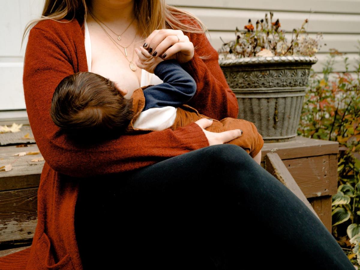 How to stop breastfeeding at night – SheKnows