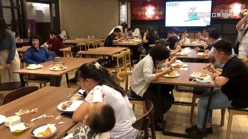 台南食品大廠推出的Buffet吃到飽，不限用餐時間。
