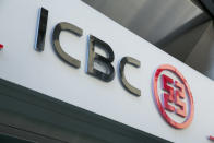 <p>Die Industrial and Commercial Bank of China ist in China die bilanzstärkste Bank. Mit Hauptsitz in Peking betreibt die Bank jedoch auch 412 Filialen im Ausland. Damit braucht man viele Mitarbeiter – genauer gesagt 461.749. (Foto: ddp) </p>