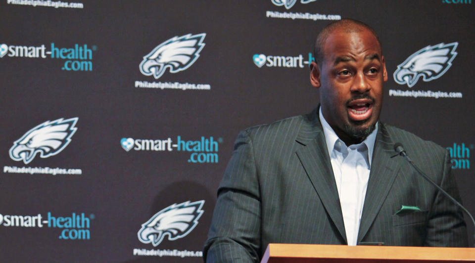 Six-time Pro Bowl quarterback Donovan McNabb thinks he should be in the Hall of Fame. (AP)