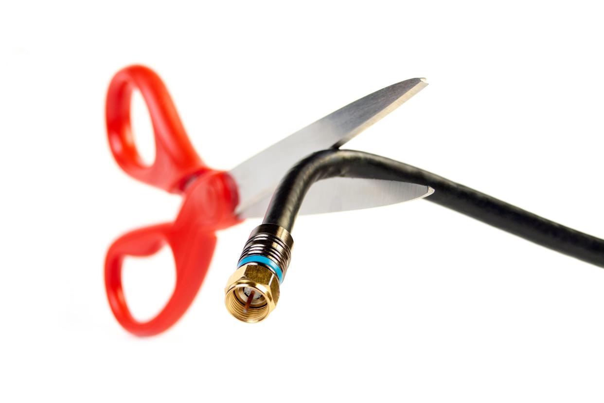 Scissors cutting cable cord