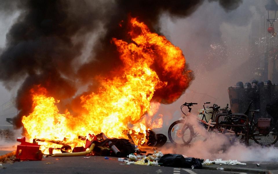 Paris riots Kurdish protesters police France crime - Reuters/Sarah Meyssonnier