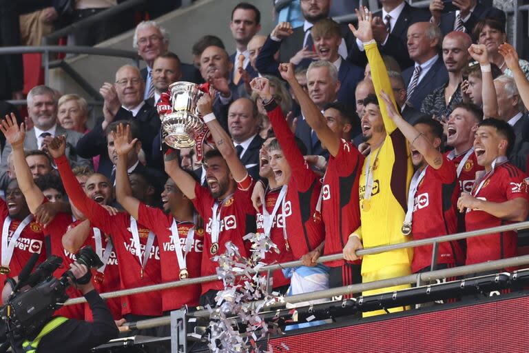 La celebración de Manchester United, con Alejandro Garnacho y Lisandro Martínez como piezas claves en la victoria sobre el City en Wembley.