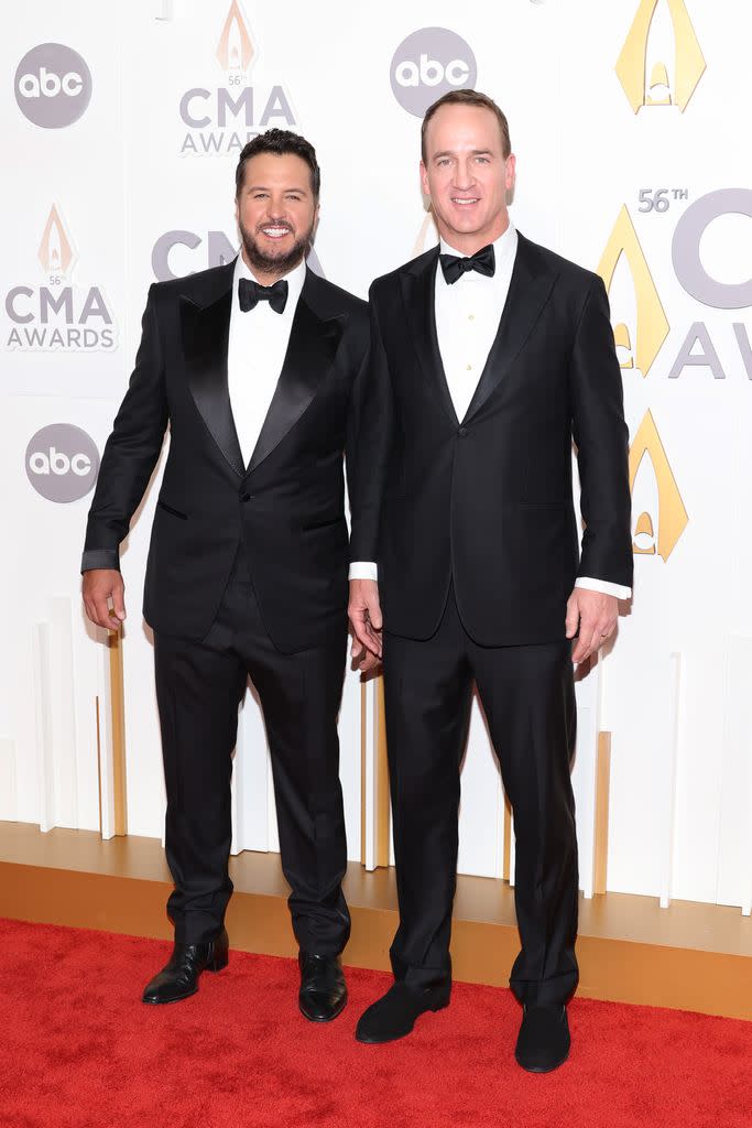 luke bryan peyton manning cma awards 2022