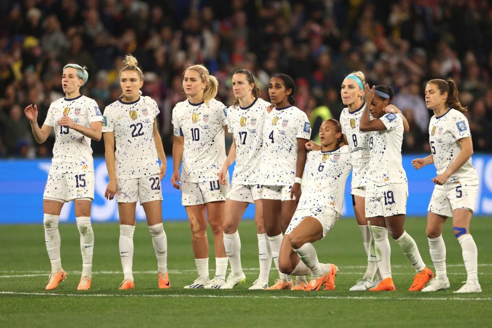 Lynn Williams (fourth from right) and her USWNT teammates react to a missed penalty kick against Sweden.