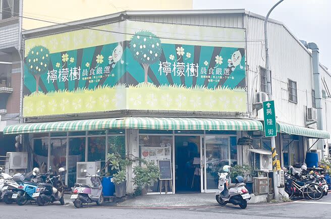 隨著「虛擬餐廳」興起，實體店面店家的生意嚴重受影響。（洪浩軒攝）