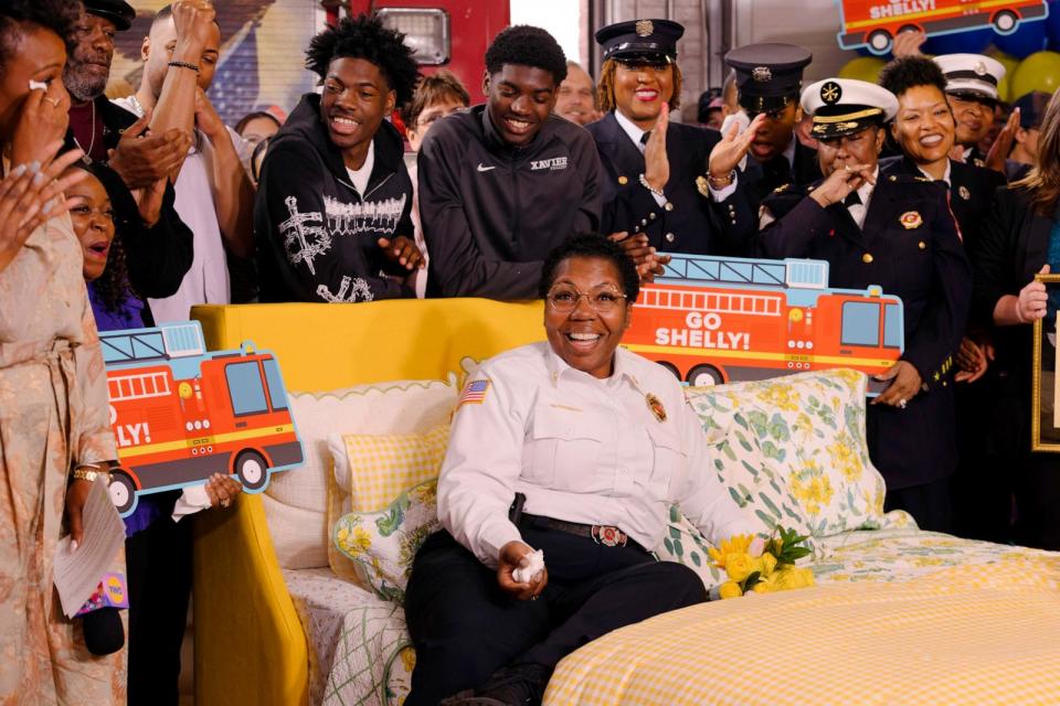 PHOTO: “Good Morning America” surprises mom of four and Hamden Fire Department Assistant Fire Chief Shelly Carter for the 25th anniversary of “Breakfast in Bed.” (José A. Alvarado Jr./ABC News)