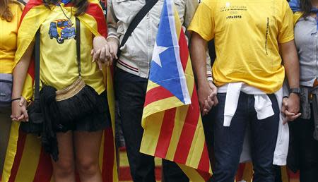 Catalan separatists form a human chain to mark the "Diada de Catalunya" (Catalunya's National Day) in central Barcelona September 11, 2013. REUTERS/Albert Gea