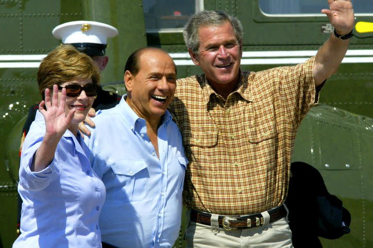 Berlusconi con los Bush, en 2003