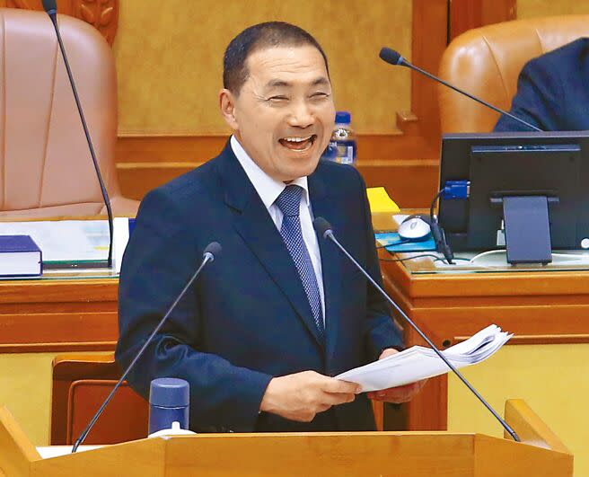 新北市長侯友宜4日說，只要為民眾著想，不分黨派，任何人都可以合作。（范揚光攝）