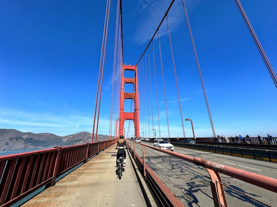 Cycling over the Golden Gate Bridge (Elliot Wagland)