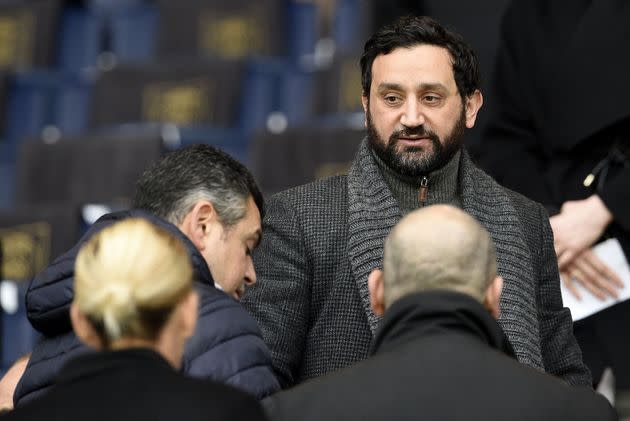 Cyril Hanouna pris en photo le 23 janvier 2016 au Parc des Princes, à Paris. (Photo: FRANCK FIFE via Getty Images)