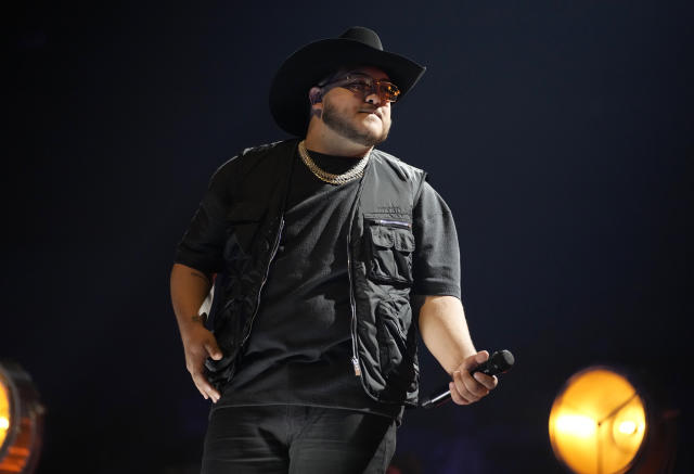 Adelaido Solís "Payo" de Grupo Frontera durante su presentación en los Latin American Music Awards el 20 de abril de 2023 en la arena MGM Grand Garden en Las Vegas. (Foto AP/John Locher)